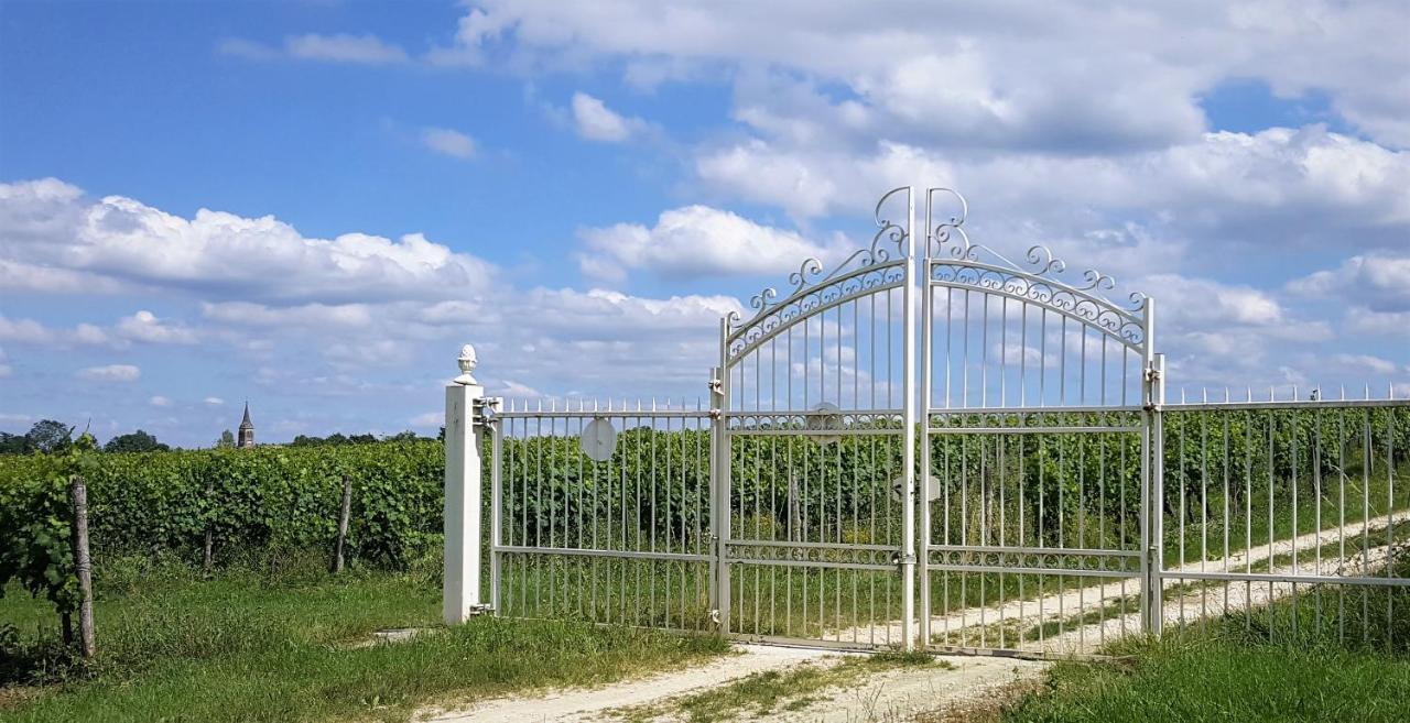 Chateau Le Truch Montussan Exterior foto